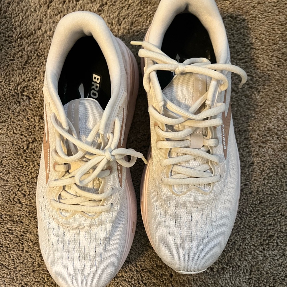 Women’s brook athletic shoes size 8.5